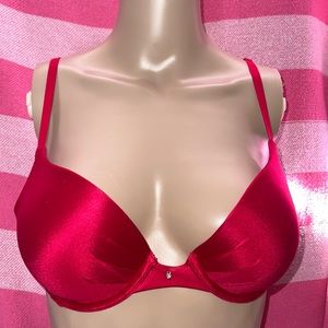 M maldenform red bra ( new without tag)